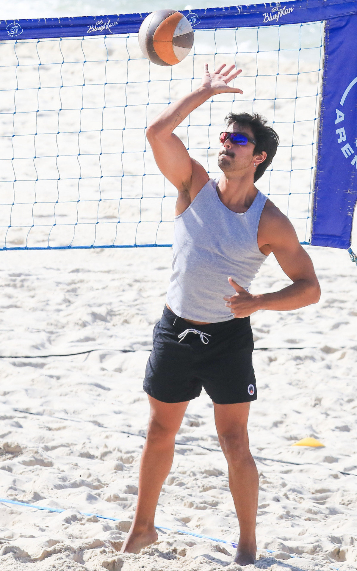 Rodrigo Simas faz aula de vôlei de praia na Barra da Tijuca - Dilson Silva/Ag.news