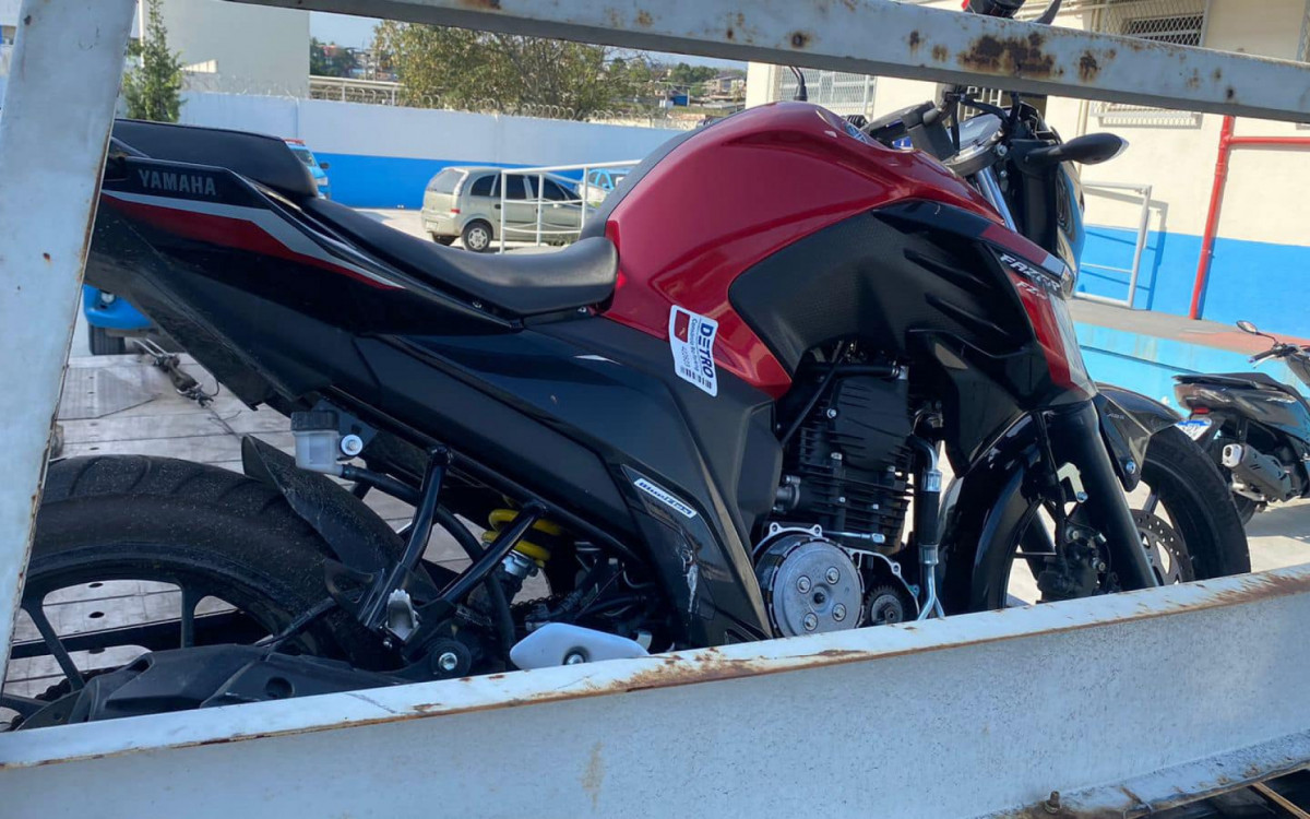 Uma das motos apreendidas pelos policiais militares