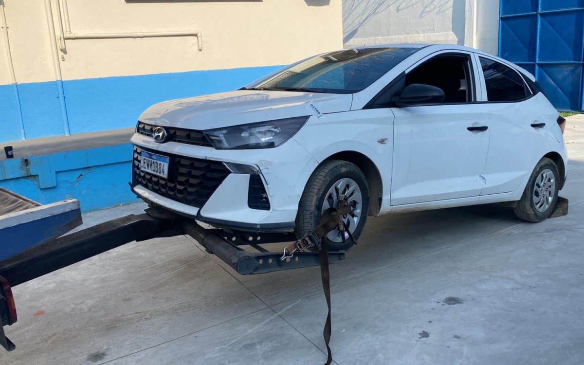 O carro apreendido no Parque Floresta