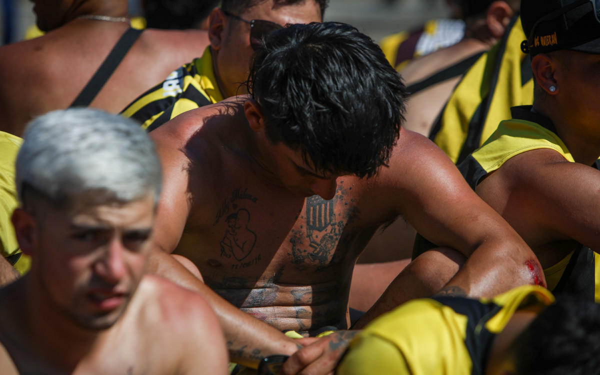 Torcedores do Peñarol são detidos após briga no Recreio dos Bandeirantes, nesta quarta-feira (23).