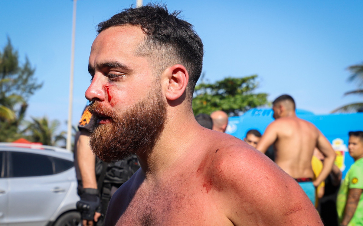 Torcedores do Peñarol são detidos após briga no Recreio dos Bandeirantes, nesta quarta-feira (23).