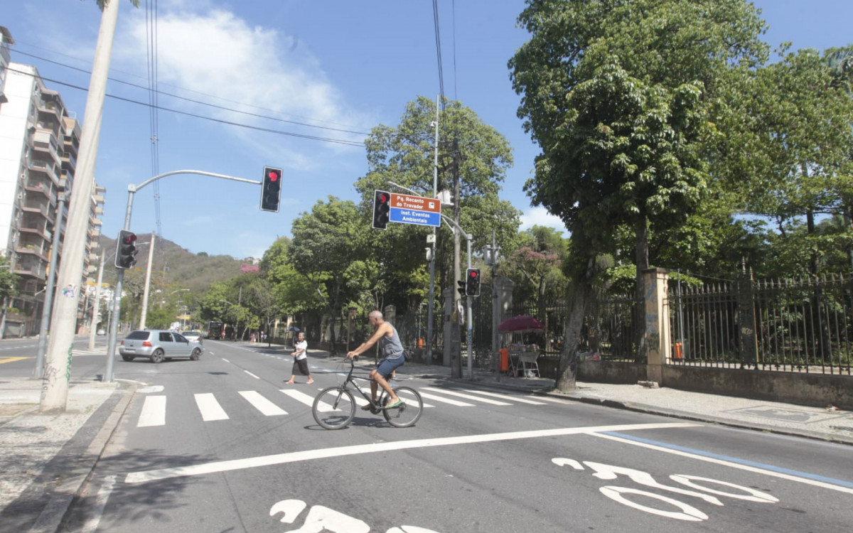 Ciclista foi atropelada na Rua Visconde de Santa Isabel, próximo ao antigo Jardim Zoológico - Reginaldo Pimenta / Agência O Dia