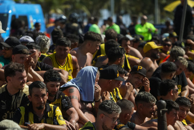 Cinegrafista da Globo é empurrado por torcedores do Peñarol no Uruguai