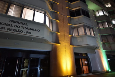 Tribunal manda indenizar caixa de loja grávida chamada de 'preta burra' e rebaixada de cargo