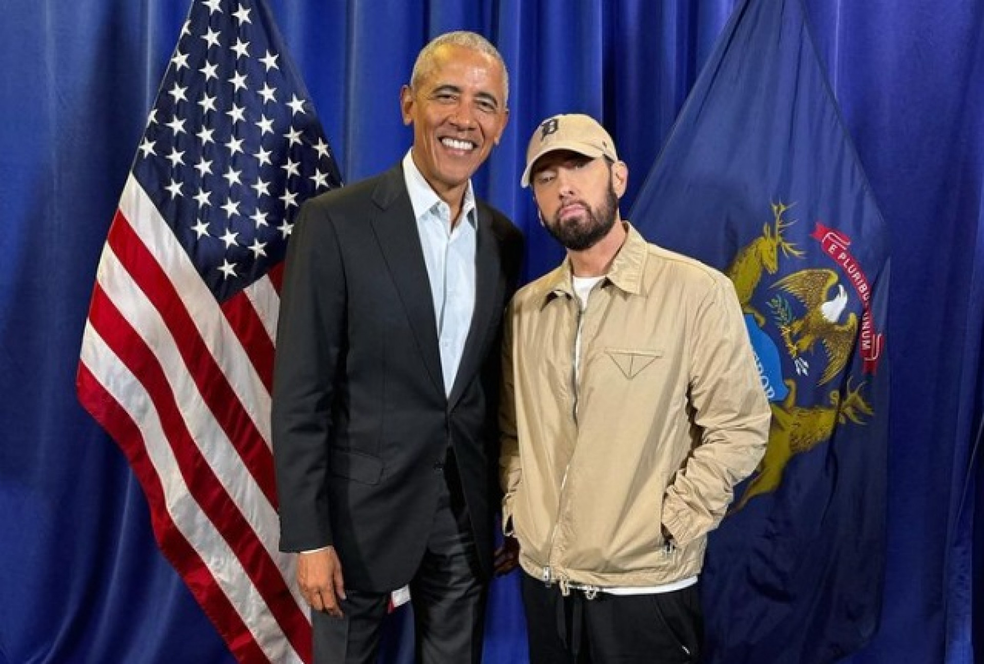 Eminem ao lado de Barack Obama, que presidiu o país de 2009 a 2016 - Reprodução/X