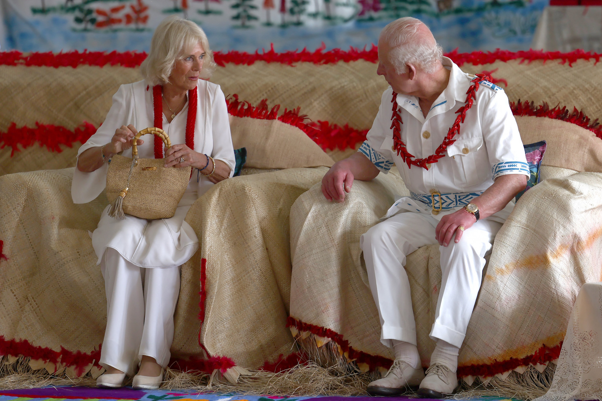 Charles III junto da mulher, a rainha Camilla - Manaui Faulalo/AFP