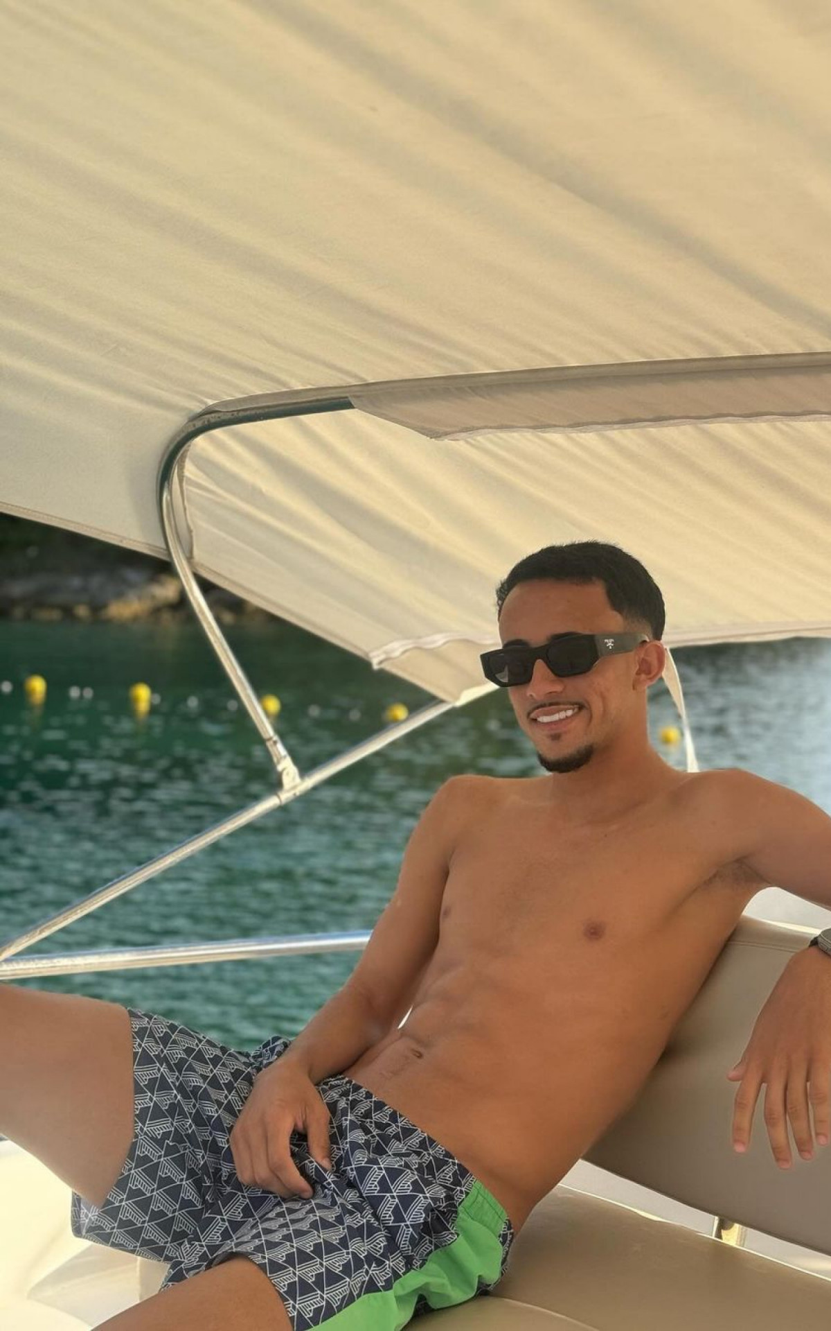 O jogador do Flamengo Matheus Gonçalves curte passeio em Angra dos Reis - Reprodução/Instagram