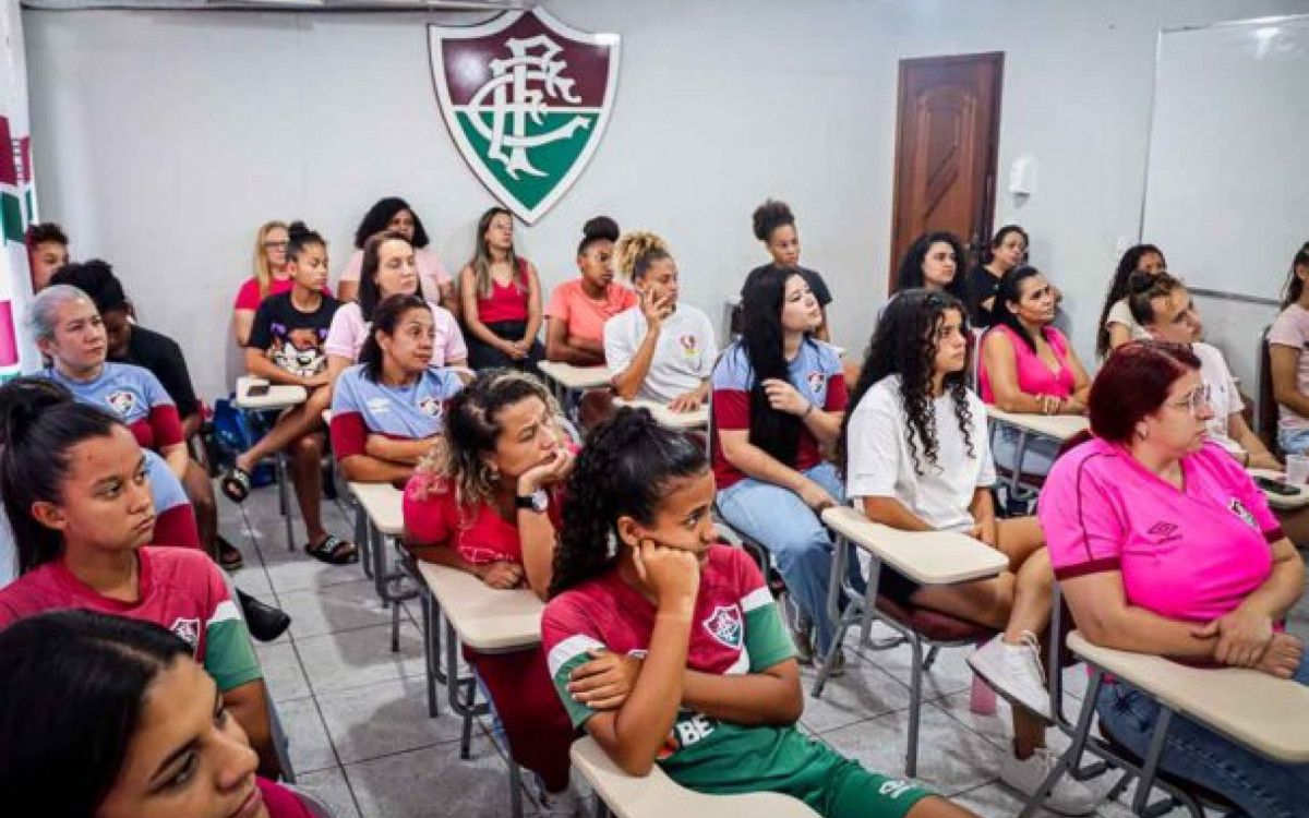 Fluminense promove palestra sobre prevenção ao câncer de mama em Xerém