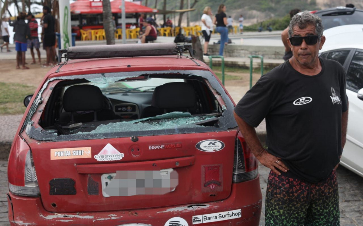 Instrutor de surfe teve carro destruído por torcedores do Peñarol - Pedro Teixeira/Agência O DIA