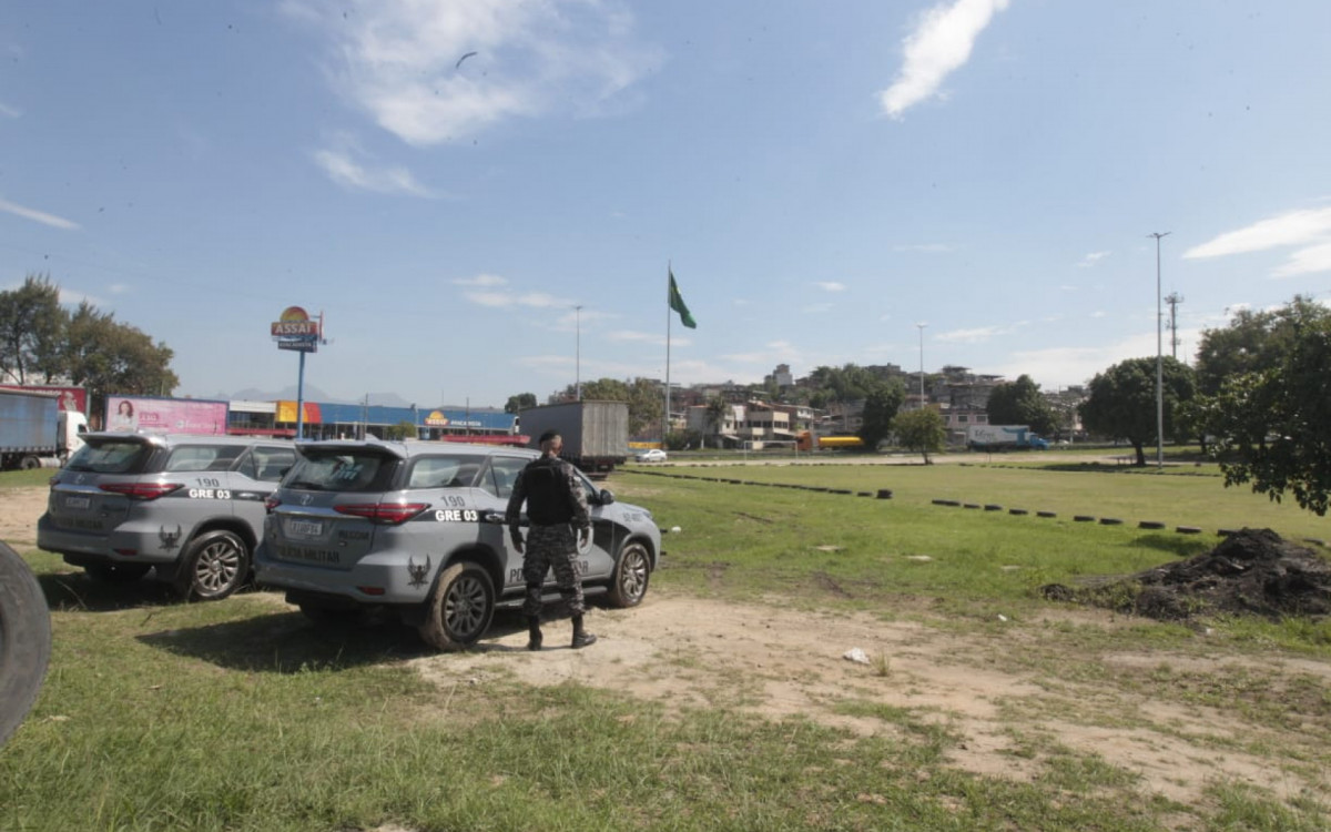Policiamento na Avenida Brasil, na altura da Cidade Alta, segue reforçado após operação no Complexo de Israel
