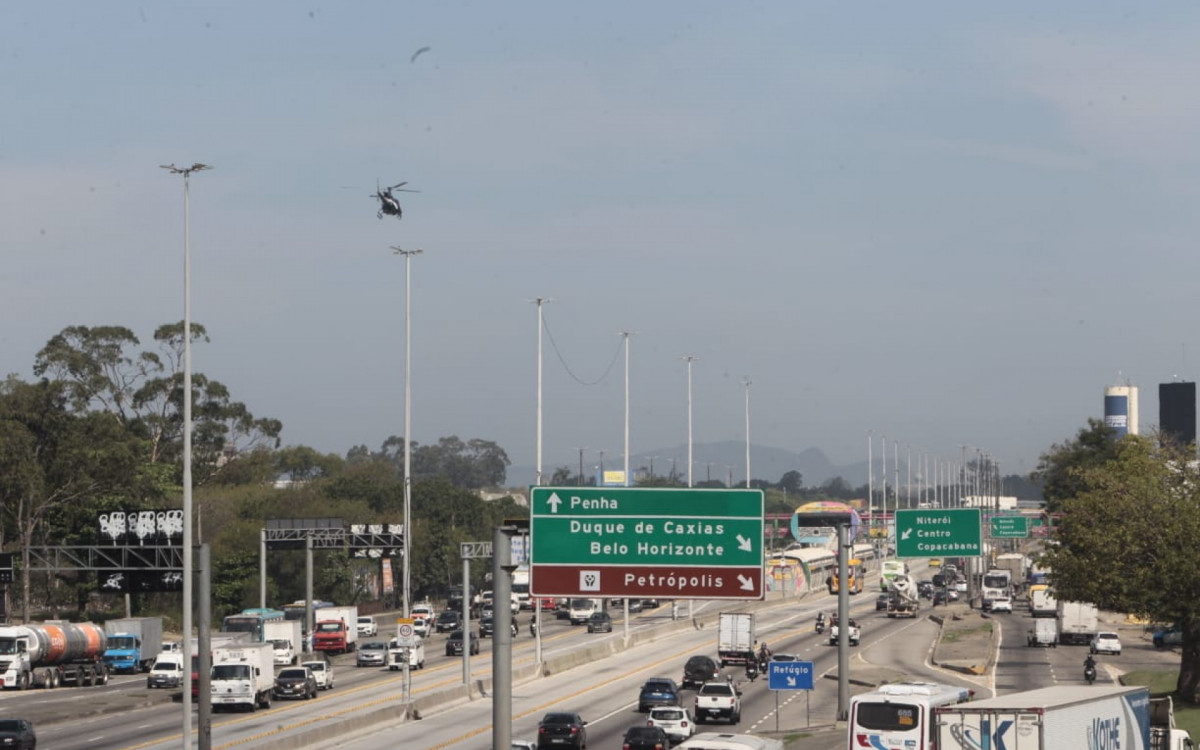 Policiamento na Avenida Brasil, na altura da Cidade Alta, foi reforçado após operação no Complexo de Israel