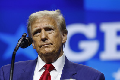 Trump diz que ainda não decidiu sobre tarifas ao petróleo de México e Canadá 