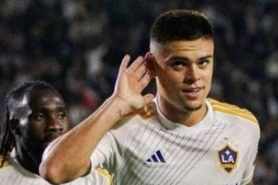 Vídeo! Gabriel Pec faz gol inusitado e rende mais de R$ 1 milhão ao Vasco