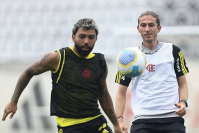 Gabigol tem papo com Filipe Luís e encaminha despedida 'em paz' do Flamengo