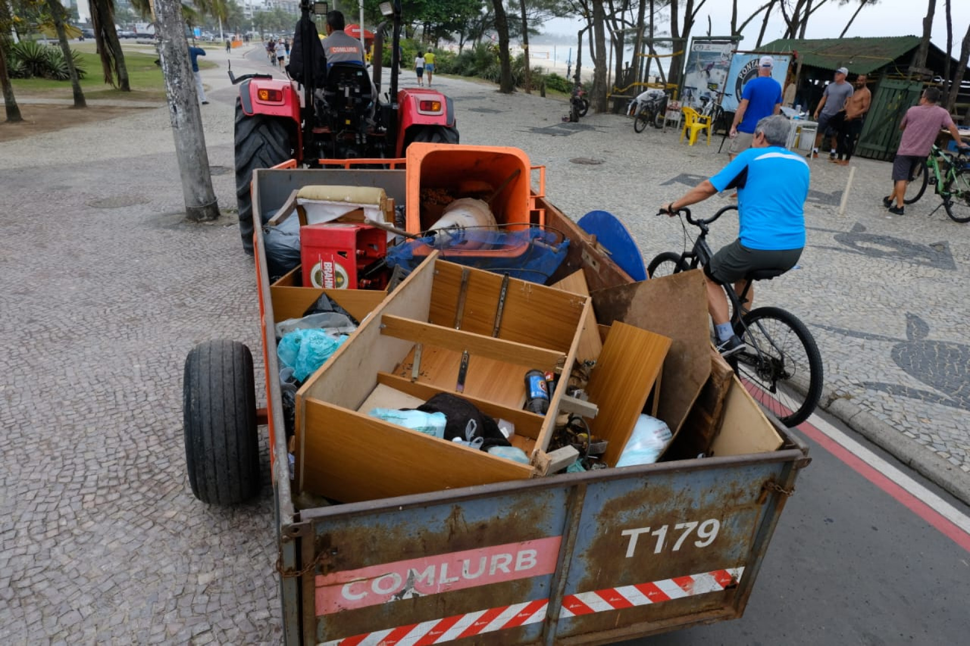 Quiosque foi depredado por torcedores do Peñarol no Recreio - Pedro Teixeira/Agência O DIA