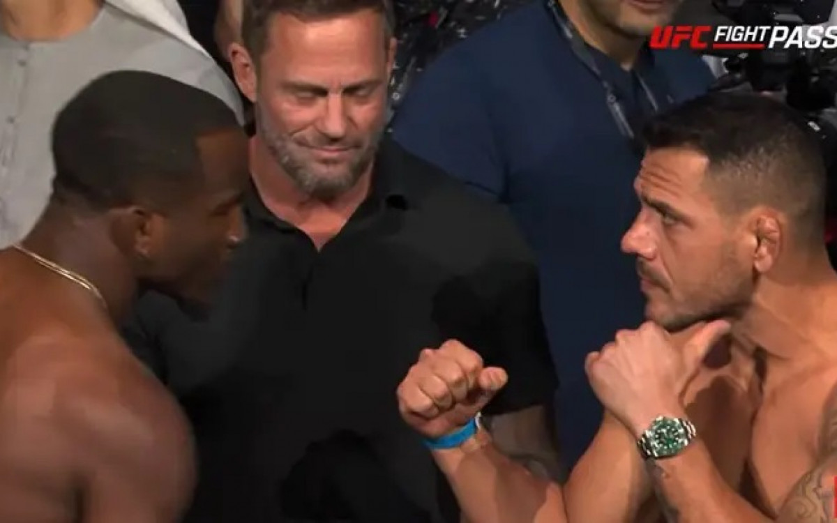 Rafael dos Anjos (à direita) é um dos brasileiros em ação