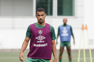 Indicado por Mano Menezes, volante está de saída do Fluminense