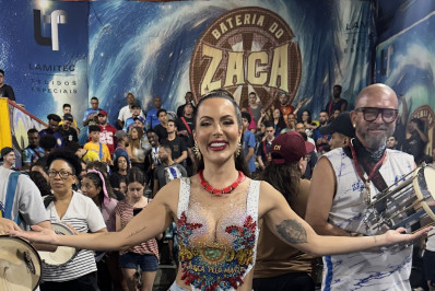 Carla Prata retorna ao posto de rainha de bateria da Acadêmicos do Tucuruvi