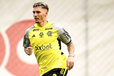 Varela exalta Gabigol e projeta jogo especial em despedida do ídolo do Flamengo