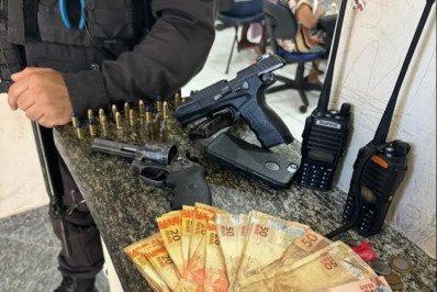 Quadrilha é presa com dois revólveres e drogas em Saquarema