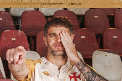 Vasco apresenta terceira camisa em homenagem aos 100 anos da Resposta Histórica