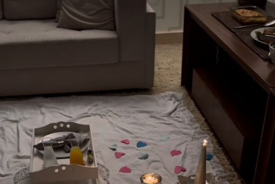 Filho de Luciano Huck curte jantar romântico à luz de velas com namorada