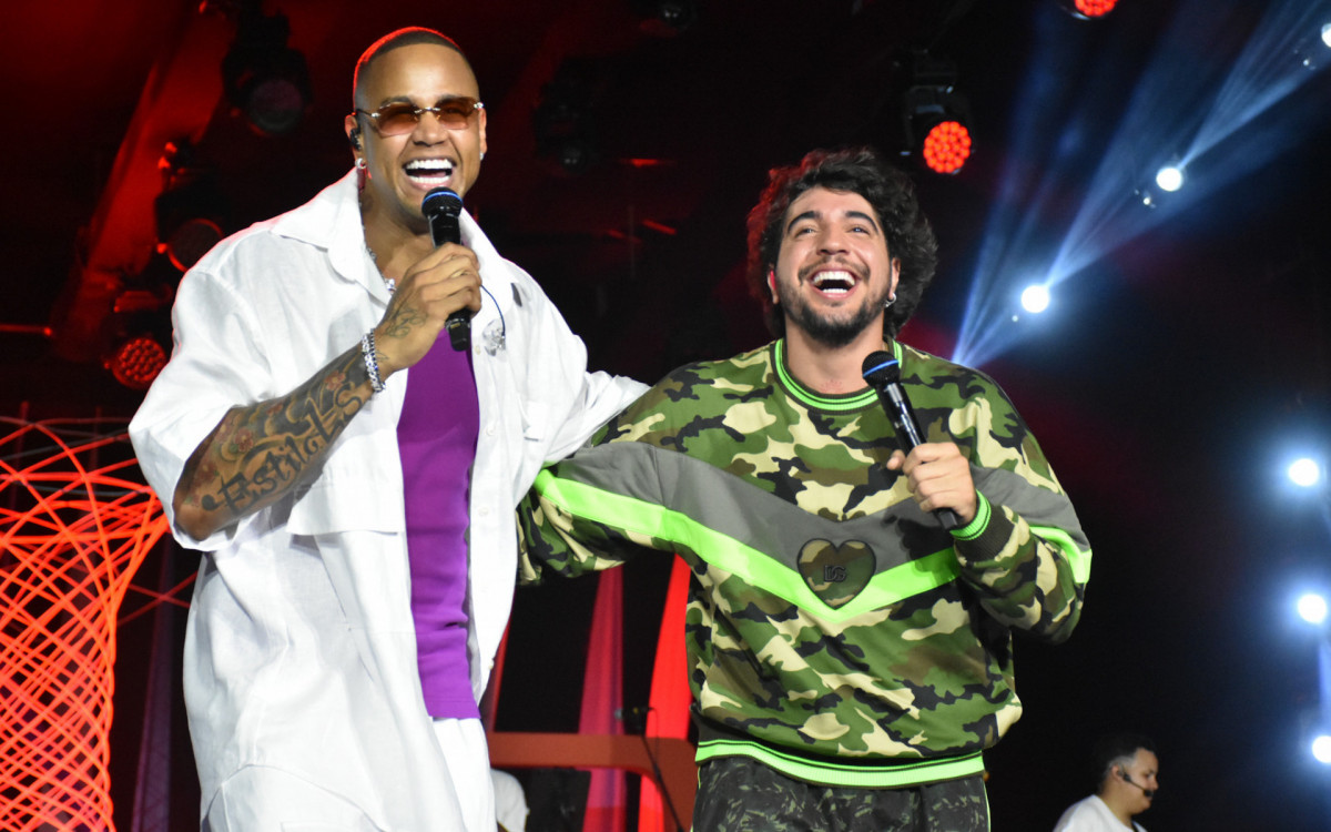 Léo Santana recebeu Nattanzinho em show no Recife 