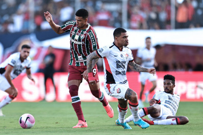 Com pênalti polêmico no fim, Fluminense perde para o Vitória em Salvador