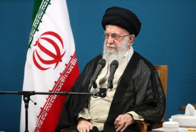 Líder do Irã diz que 'resistência' não acabou após queda de al-Assad