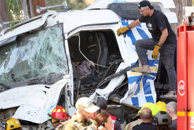 Caminhão avança contra ponto de ônibus, deixa um morto e mais de 20 feridos em Israel