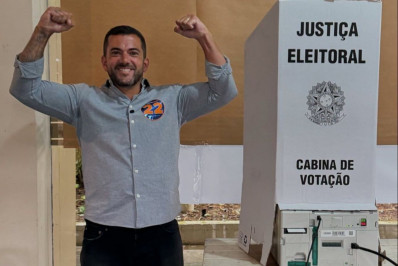 Carlos Mattos vota no Clube Naval, em Charitas