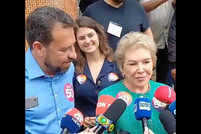 Marta Suplicy se diz 'esperançosa' após votar ao lado de Guilherme Boulos