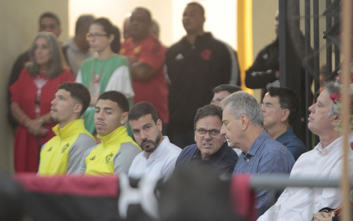 Atletas e dirigentes do Flamengo participam de missa no Santu&aacute;rio S&atilde;o Judas Tadeu