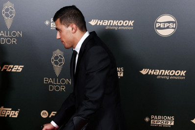 Rodri é vaiado em chegada à premiação da Bola de Ouro