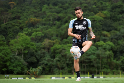 Alex Telles e Gatito voltam a treinar e ficam à disposição para Libertadores