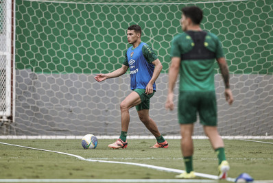 Thiago Silva treina com bola e pode reforçar o Fluminense contra o Grêmio