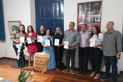 Lançamento de livros do ex-desembargador Siro Darlan em Araruama reúne público interessado em temas de justiça e direitos humanos
