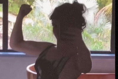 Bianca Bin posa de maiô e arranca elogios de Sergio Guizé: 'Oh, loco meu'