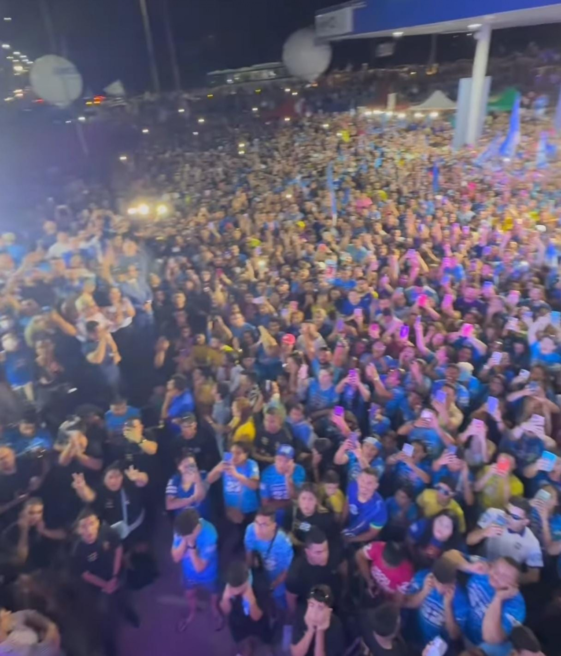 Muitos apoiadores de André Fernandes foram a manifestação de agradecimento após a derrota