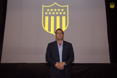 Presidente do Peñarol lamenta mudança de estádio e revela negociação por volta de presos
