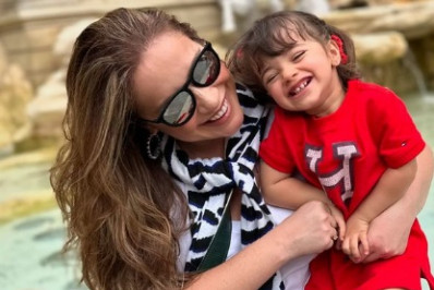 Renata Domínguez divulga registros inéditos com a filha