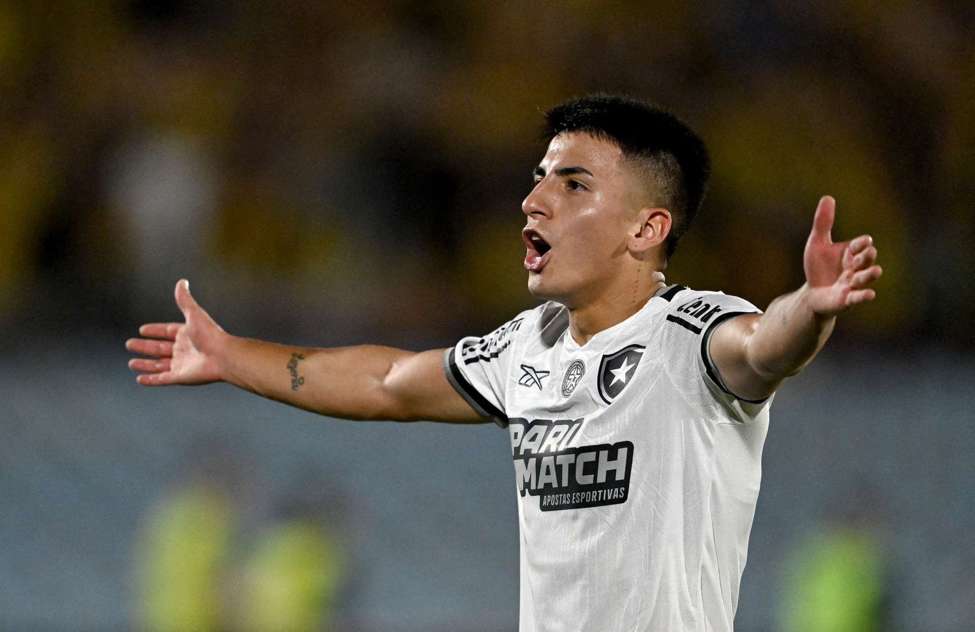 Thiago Almada brilhou na classifica&ccedil;&atilde;o do Botafogo em Montevid&eacute;u - Eitan Abramovich/AFP