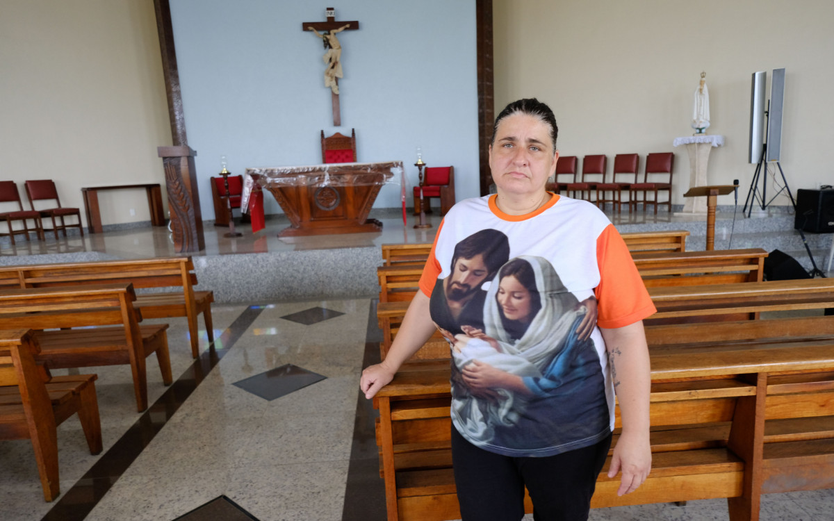 Angélica Araújo da Silva, 45, frequentou a igreja durante toda a vida - Pedro Teixeira/Agência O Dia