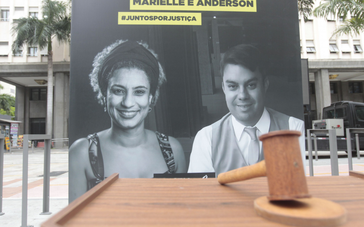 Início do julgamento de Lessa e do Queiroz, acusados de executar Marielle Franco e Anderson Gomes, no TJRJ, nesta quarta-feira (30).