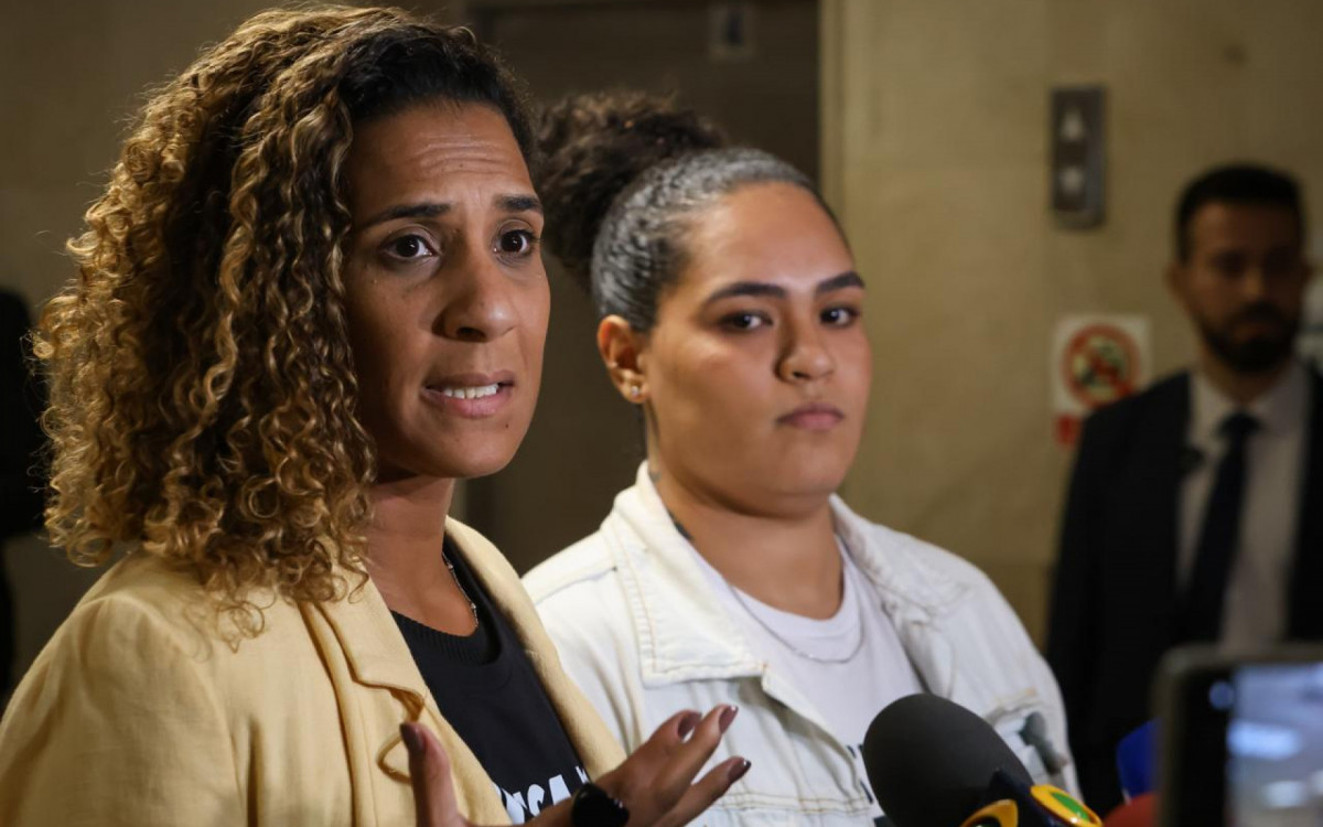 A irmã de Marielle e ministra da Igualdade Racial, Annielle Franco, ao lado da filha da vereadora, Luyara Franco