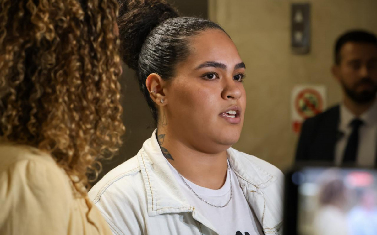 A irmã de Marielle e ministra da Igualdade Racial, Annielle Franco, ao lado da filha da vereadora, Luyara Franco