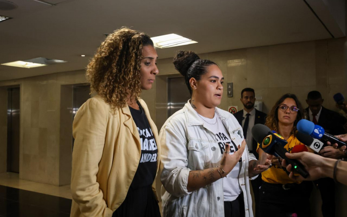 A irmã de Marielle e ministra da Igualdade Racial, Annielle Franco, ao lado da filha da vereadora, Luyara Franco