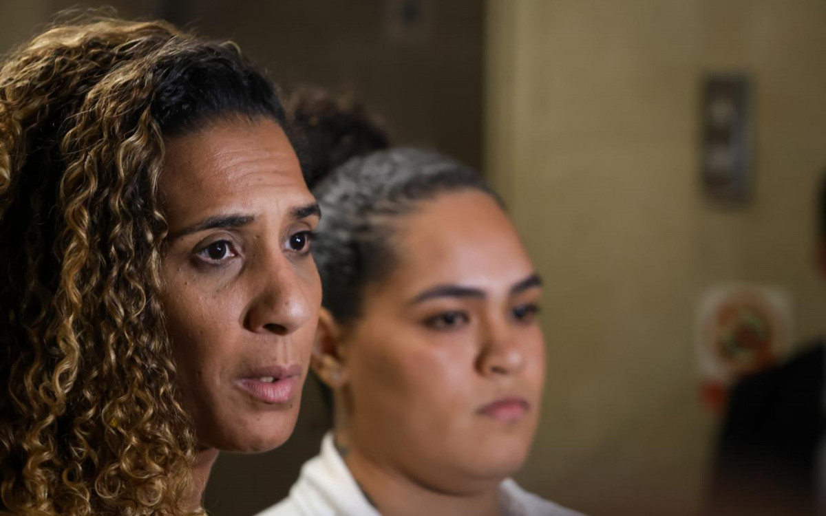 A irmã de Marielle e ministra da Igualdade Racial, Annielle Franco, ao lado da filha da vereadora, Luyara Franco