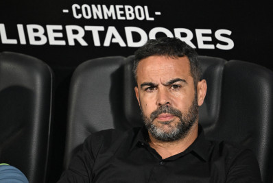 Clube árabe é um dos interessados na contratação de técnico do Botafogo