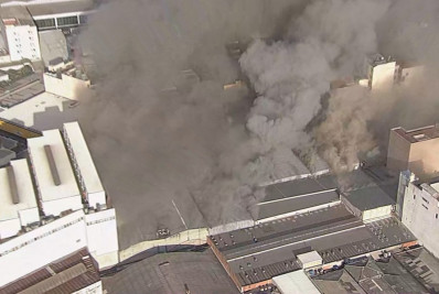 SP: incêndio de grandes proporções atinge shopping de compras na região do Brás